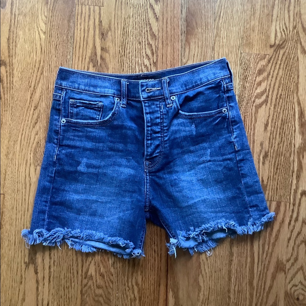 Express frayed edge shorts.